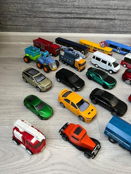 Срочно!!! Машинки игрушечные среднего размера