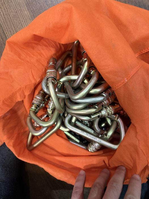 Карабины каска для альпинизма