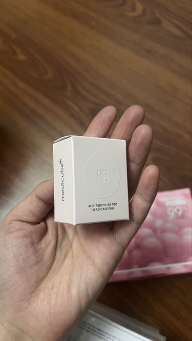 Массажер Medicube Age-R Booster Pro для лица