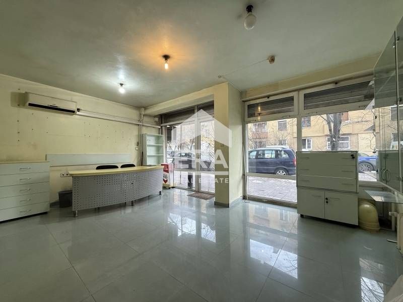 Търговско помещение с отлична локация в кв. Лагера.