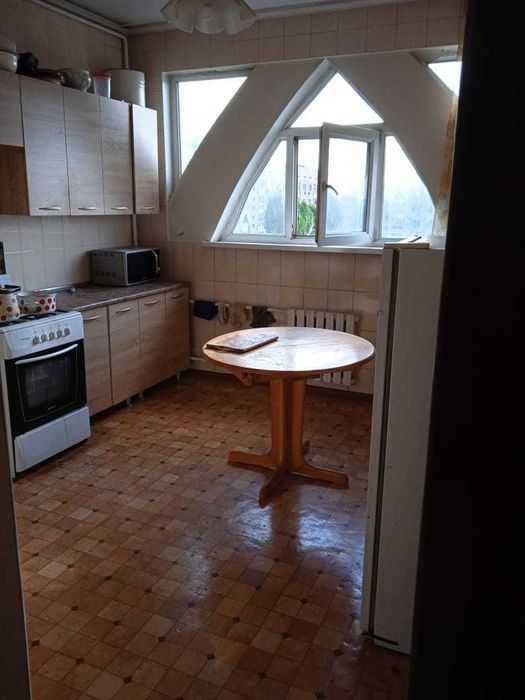 Квартира трехкомнатная в тастаке-2