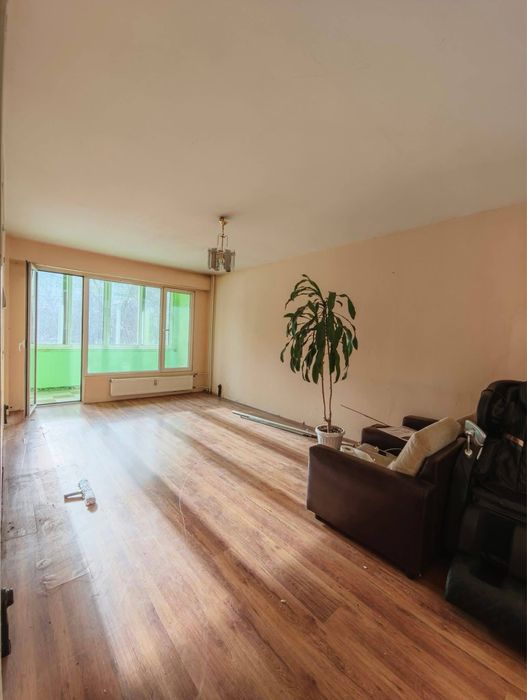 Продавам двустаен Апартамент в кв.Дианабад