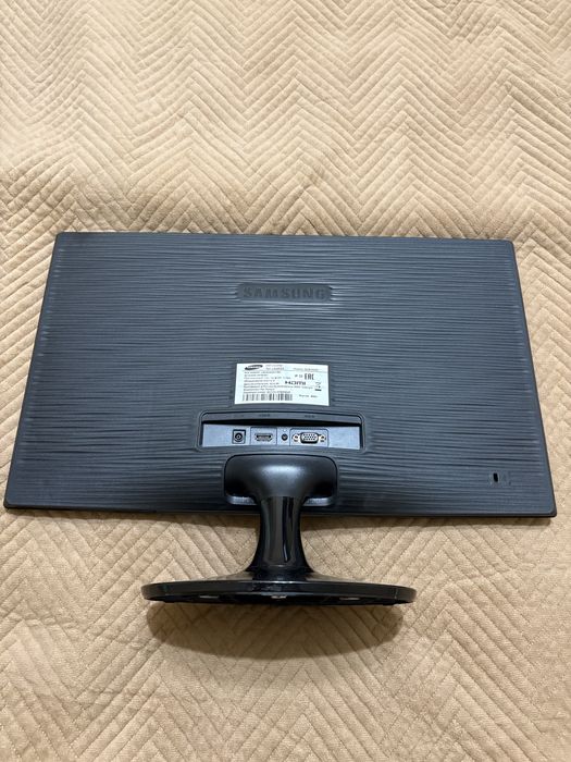 Монитор Samsung S22D300HY