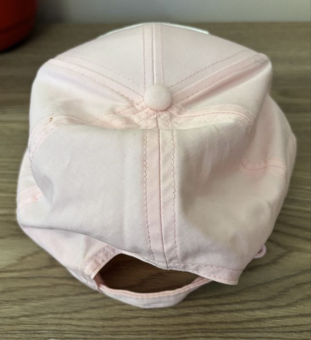 Дамска шапка Guess