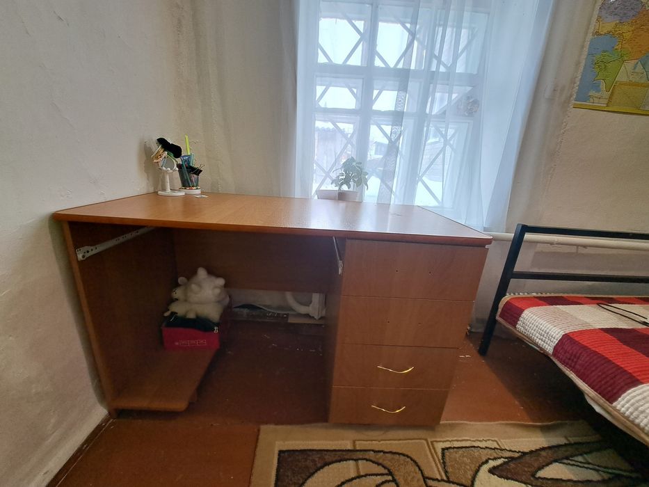 Продам б/у учебный стол