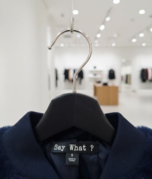 Темно-синия куртка