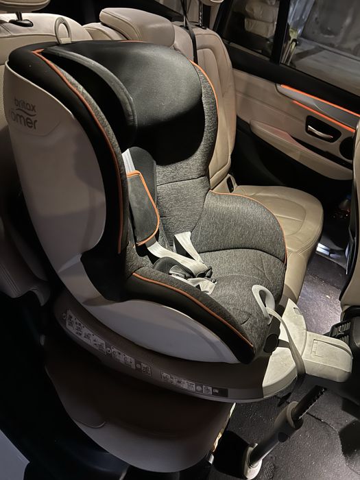 Въртящо се детско столче за кола Britax Römer Dualfix M i-Size