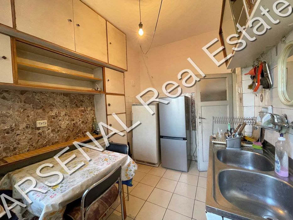 Дава се под наем Тристаен апартамент в София, Център - 95 кв.м за 450 € - Снимка #1