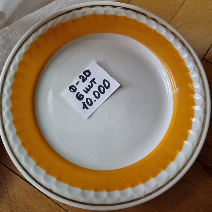 В 3 мик.Продаются тарелки,пиалки