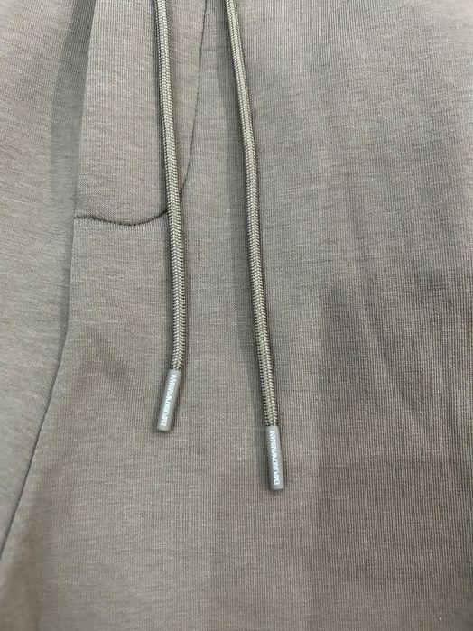 ОРИГИНАЛНО ЧИСТО НОВО долнище на Emporio Armani