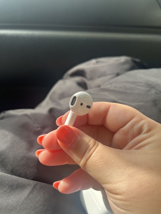 Airpods 2 поколения