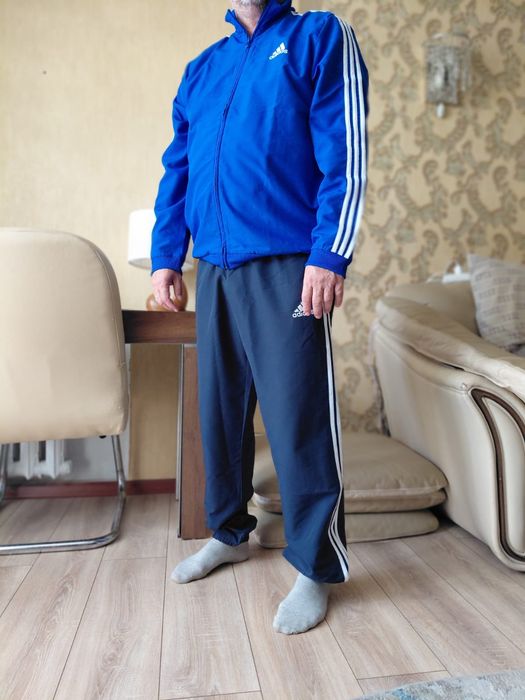Продам спортивный костюм