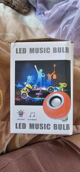 Музикална лед крушка с дистанционно