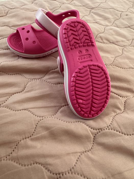 Sandale Crocs roz fete M 22-23 NOU