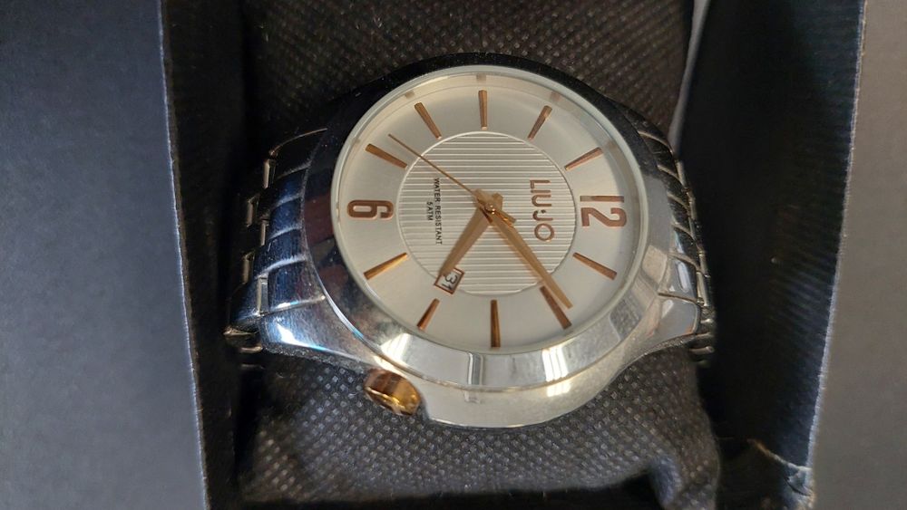 Часовник LiUJO Чисто Нов