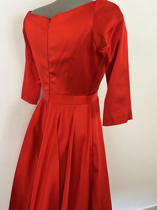 Rochie elegantă roșu viu M