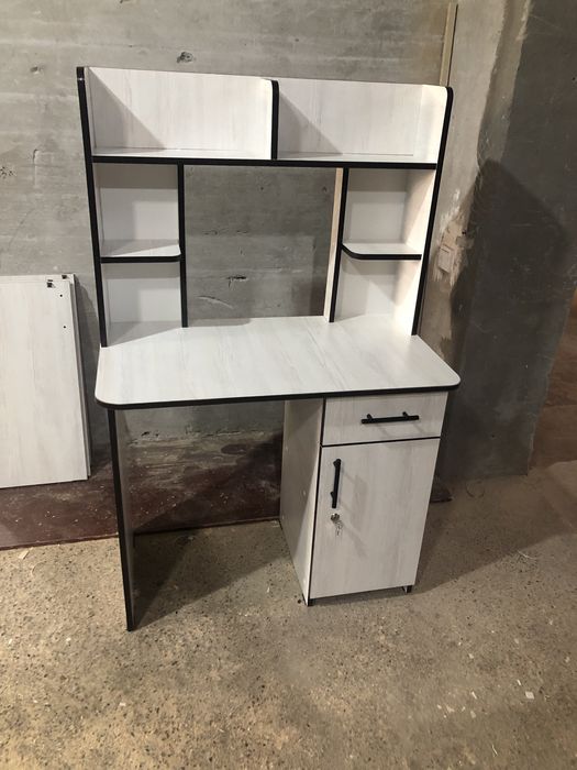 Письменный стол