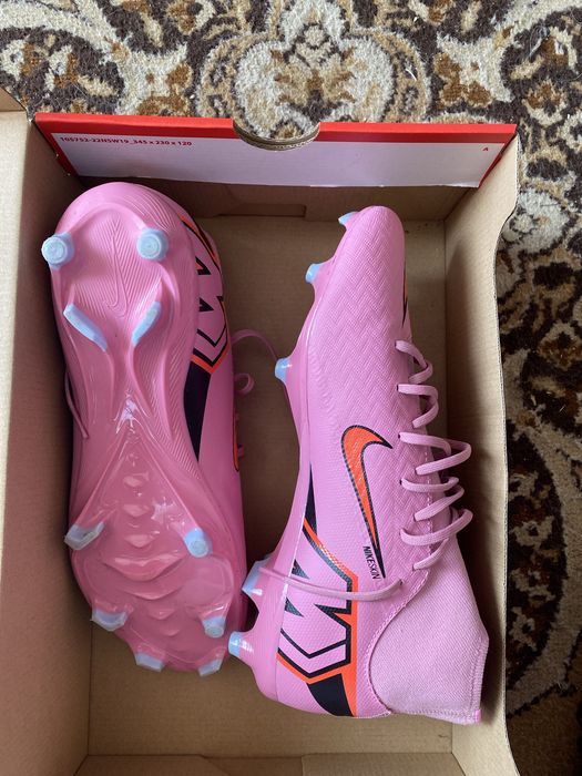 Продавам обувки Nike обувки ZM SUPERFLY 10 ACAD FG