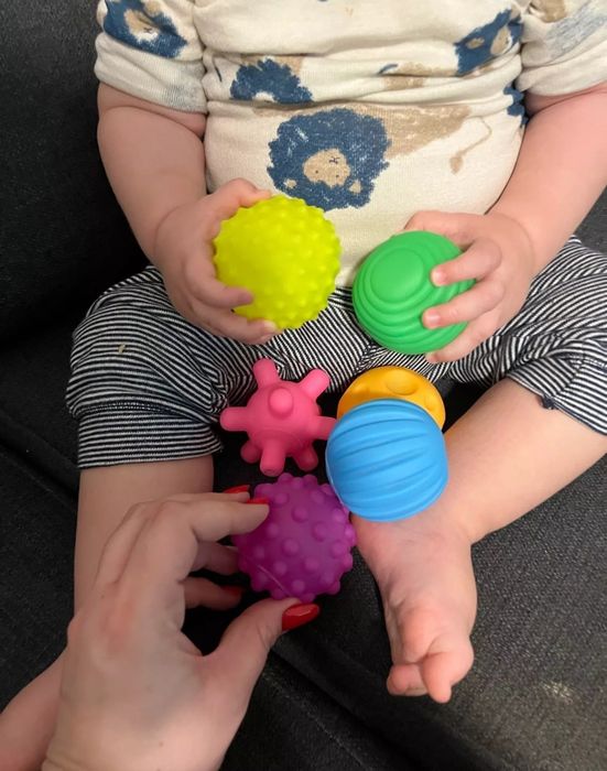Сензорни топки за бебе