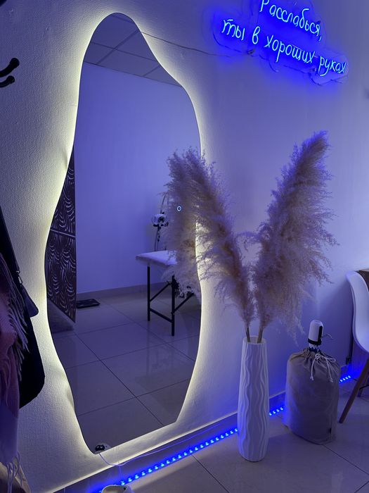 Продается зеркало с подсветкой
