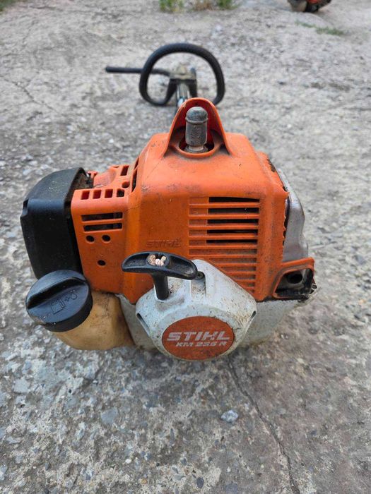 КомбиДвигател stihl KM 235 R +  представки