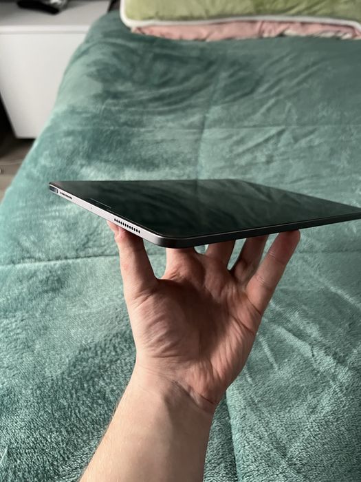 iPad Air 5, MDM, M1, 64GB, stare:9/10 (DOAR o zgarietura intr-un colt)