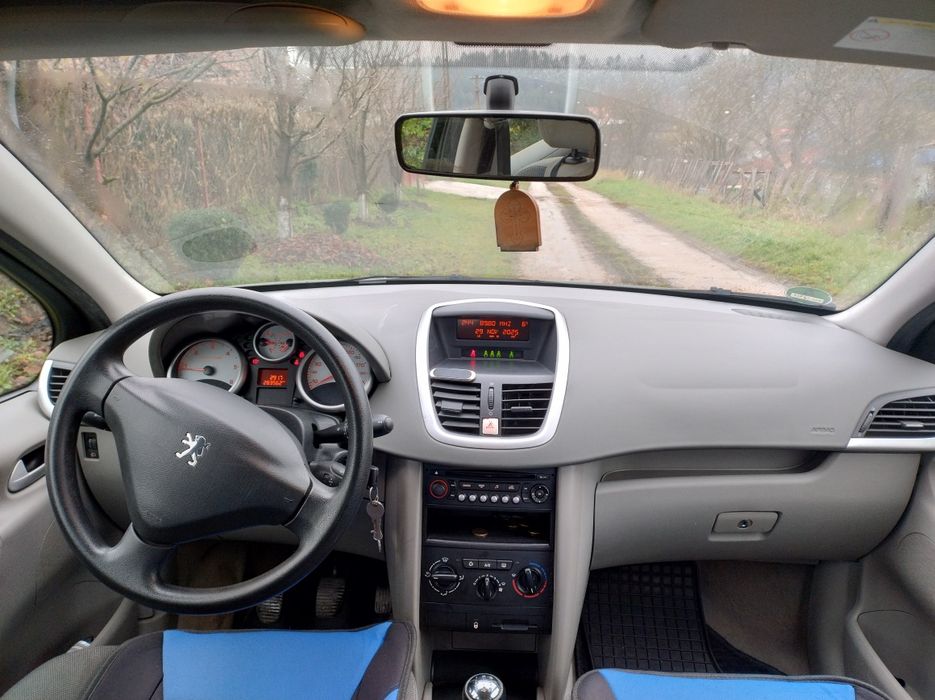 Vând Peugeot 207
