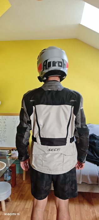 Echipament moto touring. Casca moto, geacă moto.