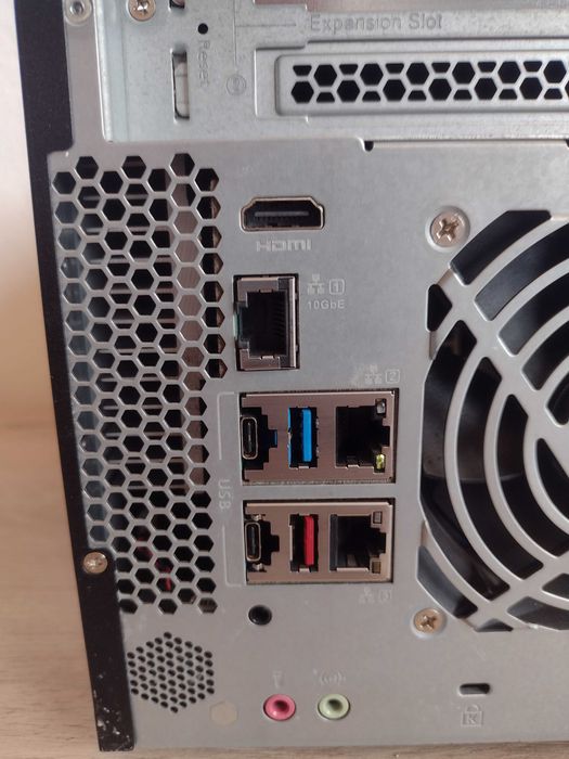 Qnap NAS TVS-672XT i3 8G