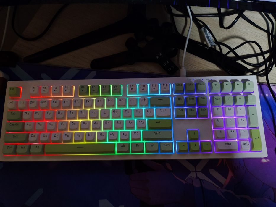 Продам клавиатуру