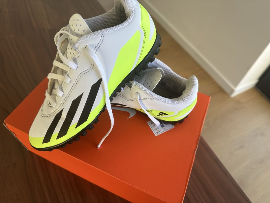 Adidasi pentru fotbal - marime 36 jumate