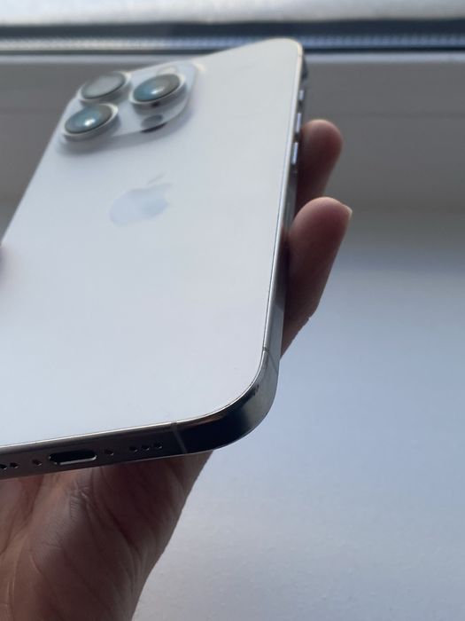 Продам IPhone 16 pro 128 gb