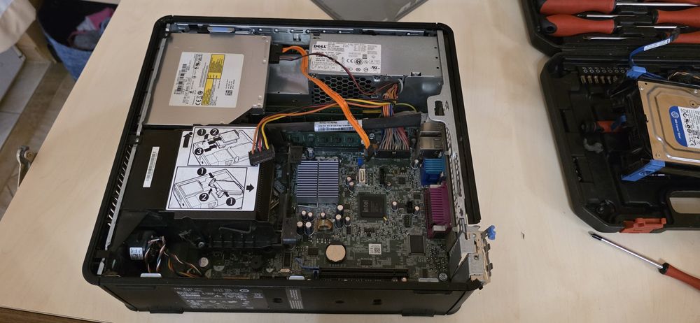 Продавам Настолен компютър Dell SFF за части, без хард диск (София)
