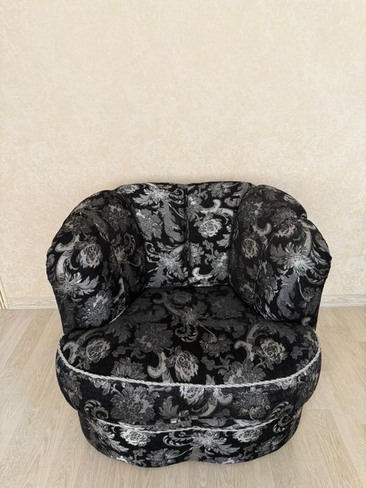 Продам диван и два кресла