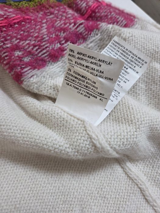 Две женски жилетки