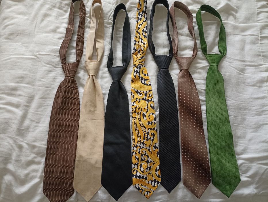 Cravata nouă de firmă