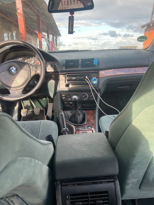 Vând BMW 523i e39