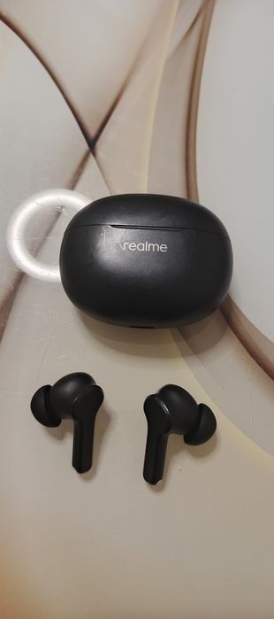 Продаю наушники realme T110