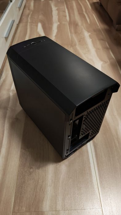 mini ITX кутия Fractal Design Torrent Nano Black TG Dark Tint