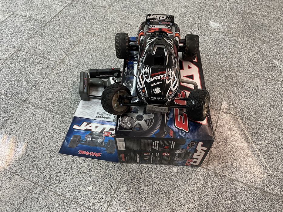 Vănd automodel cu motor termic Traxxas Jato