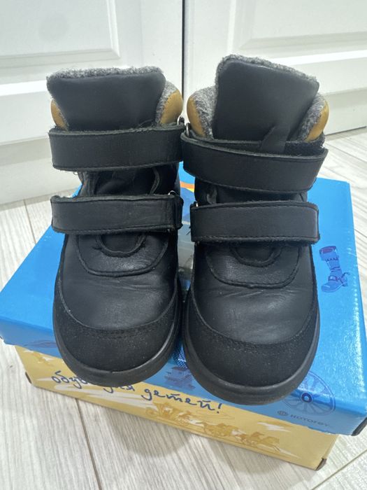 Продам детские осенние ботинки