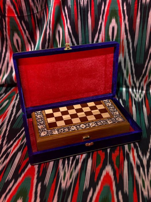 Шахматы резные ручная работа национальный сувенир