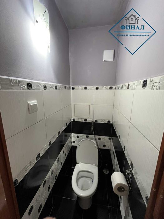 Продава се тристаен апартамент в кв. Тракия