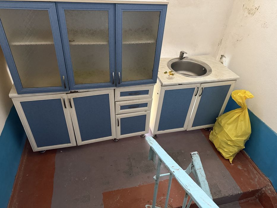 Продается кухенный набор срочна