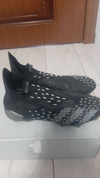 Продам бутцы Adidas 39 р