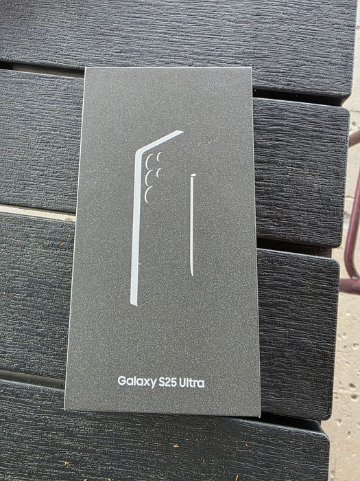 Samsung S25 Ultra 256GB SilverBlue като нов