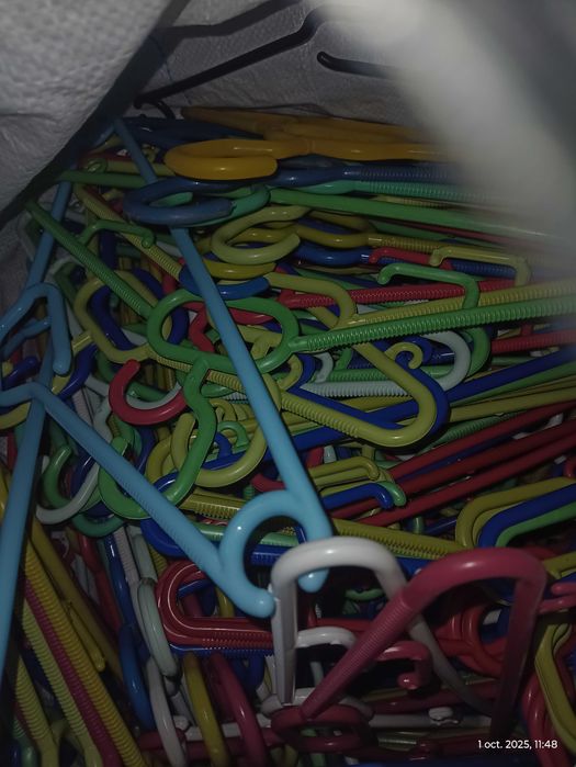 Vând umerașe pentru bluze