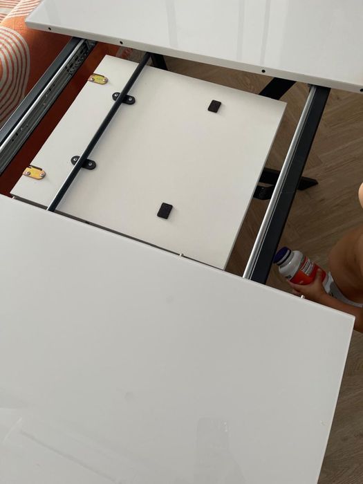 Стол раскладной, с каленным стеклом