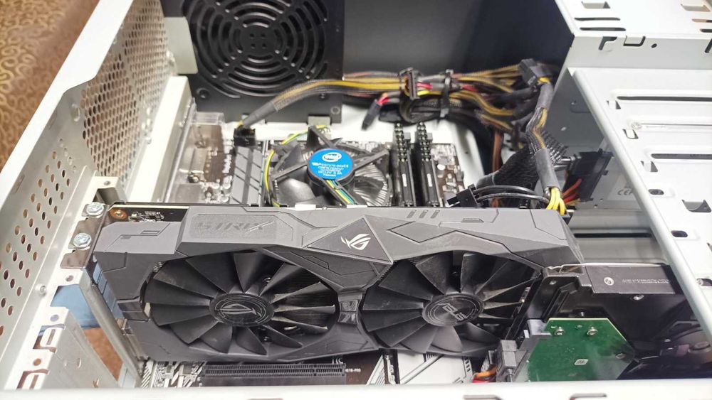 Настолен компютър на части