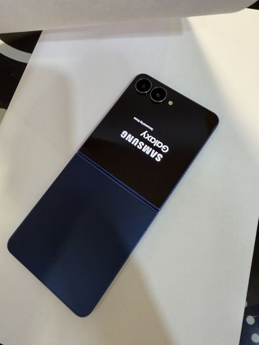 Samsung Galaxy Z Flip 7 Blue Shadow Impecabil